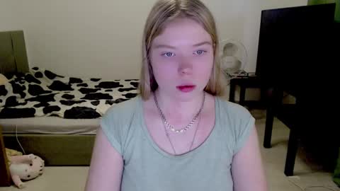 Snapshot of kitten_jenny01 chatting on December 16, 2024, 10:29 am Jennyblonde and Emmabrunette online show from December 16, 2024, 10:29 am