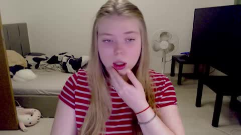 Jennyblonde and Emmabrunette online show from November 11, 2025, 3:45 pm