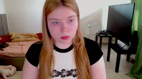 Jennyblonde and Emmabrunette online show from March 29, 2026, 11:43 am