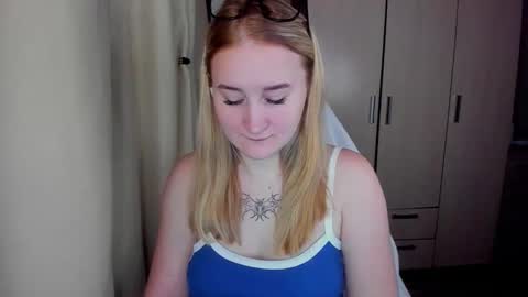 Snapshot of kitten_sun chatting on February 20, 2026, 2:41 am kitten_sun online show from February 20, 2026, 2:41 am