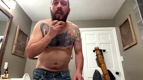 kittmatt31 online show from May 9, 2026, 2:06 am