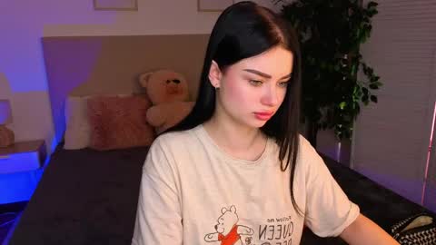 kitty_cut1ee_ online show from April 13, 2026, 7:03 am