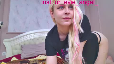 Evelyn online show from May 10, 2026, 2:44 pm