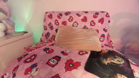 kitty_kryss online show from April 15, 2026, 7:58 pm