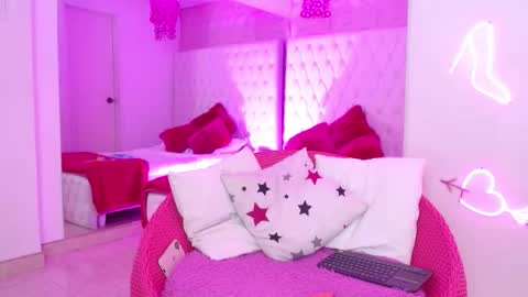 KITTY online show from December 3, 2025, 2:59 pm