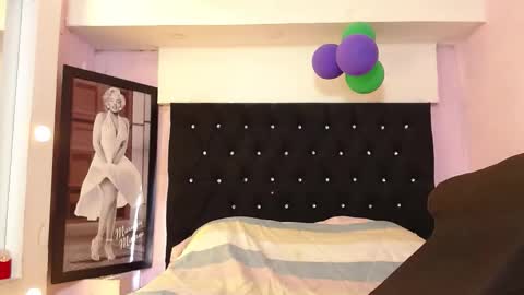 Snapshot of kittybonx chatting on November 1, 2025, 1:02 pm paola online show from November 1, 2025, 1:02 pm