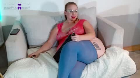 Snapshot of kittyfluf chatting on November 15, 2025, 8:44 am KittyFluf online show from November 15, 2025, 8:44 am