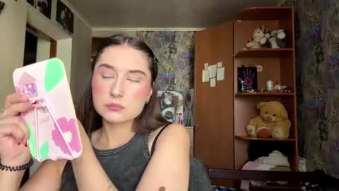 Molly online show from July 21, 2026, 8:49 am