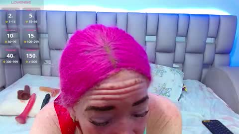 kittywhiteass online show from December 4, 2025, 7:17 am