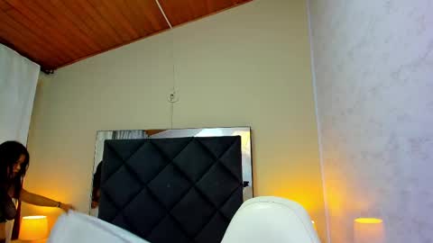 kitty online show from October 6, 2025, 11:18 am