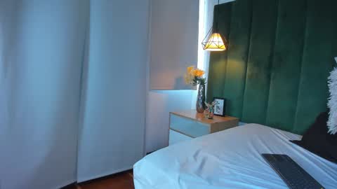 K I T T Y Y  online show from October 17, 2025, 8:33 pm