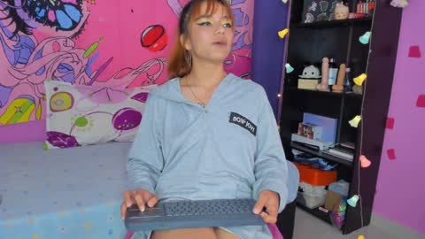 Snapshot of kittyzenn chatting on December 21, 2024, 5:51 pm Kitty Zen online show from December 21, 2024, 5:51 pm