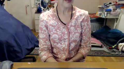 KiuminBerry online show from March 4, 2025, 1:38 pm