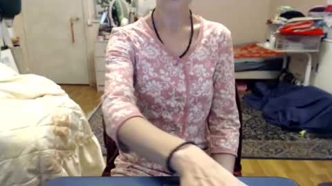 KiuminBerry online show from October 16, 2025, 9:21 am