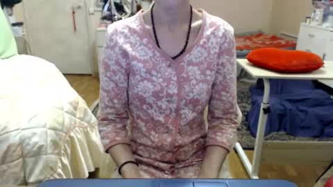 KiuminBerry online show from November 3, 2025, 7:42 am