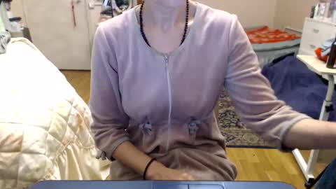 KiuminBerry online show from November 9, 2025, 10:24 am