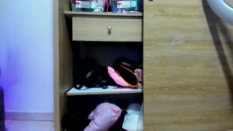 Lili online show from November 9, 2025, 11:30 am