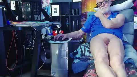 kiveuxmakeu online show from November 5, 2025, 9:20 am