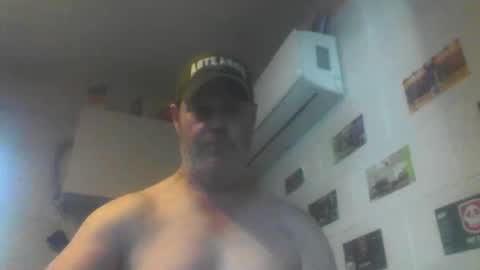 kiwiguy19773 online show from April 27, 2026, 2:53 am