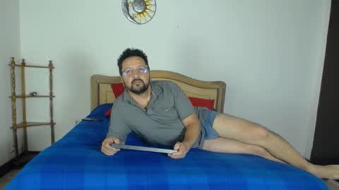 Snapshot of klarck_ chatting on February 11, 2025, 8:10 pm Klarck online show from February 11, 2025, 8:10 pm