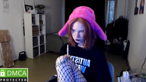 Snapshot of klares_wasser chatting on December 6, 2024, 1:00 pm Klares online show from December 6, 2024, 1:00 pm