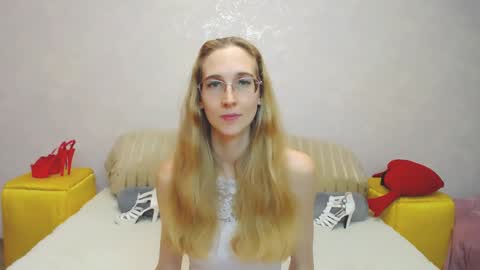 Snapshot of klaryevans chatting on December 4, 2024, 8:34 am Klary online show from December 4, 2024, 8:34 am