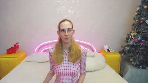 Snapshot of klaryevans chatting on January 12, 2025, 11:17 am Klary online show from January 12, 2025, 11:17 am