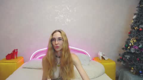 Snapshot of klaryevans chatting on January 19, 2025, 3:32 pm Klary online show from January 19, 2025, 3:32 pm