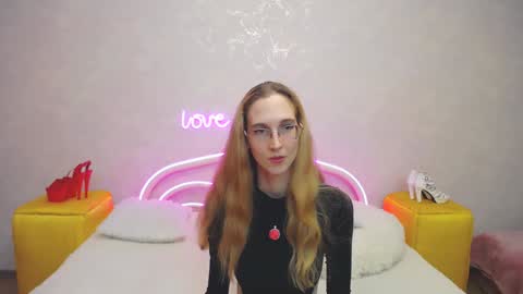 Snapshot of klaryevans chatting on January 22, 2025, 11:34 am Klary online show from January 22, 2025, 11:34 am