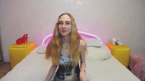 Snapshot of klaryevans chatting on January 25, 2025, 12:16 pm Klary online show from January 25, 2025, 12:16 pm