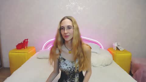 Snapshot of klaryevans chatting on January 25, 2025, 3:52 pm Klary online show from January 25, 2025, 3:52 pm