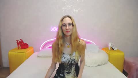 Snapshot of klaryevans chatting on January 26, 2025, 4:30 pm Klary online show from January 26, 2025, 4:30 pm