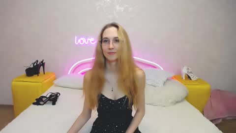 Snapshot of klaryevans chatting on February 23, 2025, 6:34 pm Klary online show from February 23, 2025, 6:34 pm