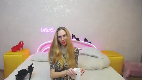 Snapshot of klaryevans chatting on March 5, 2025, 2:12 pm Klary online show from March 5, 2025, 2:12 pm