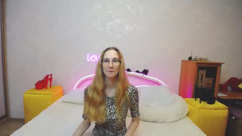 Snapshot of klaryevans chatting on March 7, 2025, 9:29 am Klary online show from March 7, 2025, 9:29 am