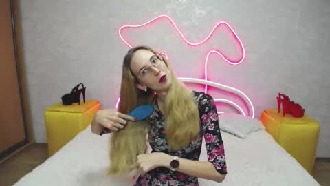Snapshot of klaryevans chatting on September 14, 2025, 12:15 pm Klary online show from September 14, 2025, 12:15 pm