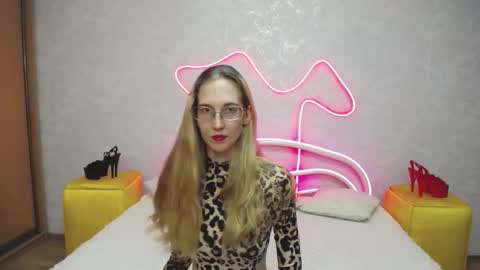 Snapshot of klaryevans chatting on September 15, 2025, 1:44 pm Klary online show from September 15, 2025, 1:44 pm