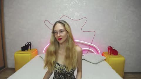 Snapshot of klaryevans chatting on September 19, 2025, 4:14 am Klary online show from September 19, 2025, 4:14 am