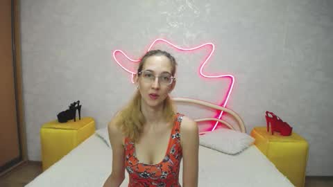 Snapshot of klaryevans chatting on September 20, 2025, 4:46 am Klary online show from September 20, 2025, 4:46 am