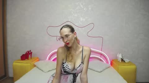 Snapshot of klaryevans chatting on October 5, 2025, 6:12 am Klary online show from October 5, 2025, 6:12 am