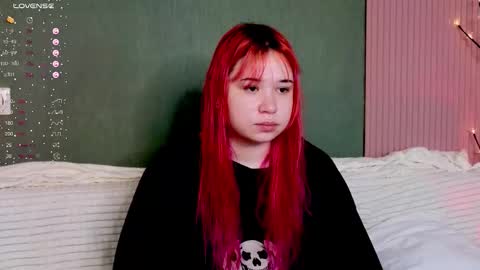 Klee online show from November 19, 2025, 4:34 am