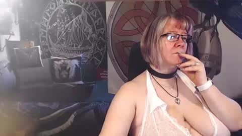 Snapshot of kleiner_teufel chatting on May 4, 2026, 5:58 am Michelle online show from May 4, 2026, 5:58 am
