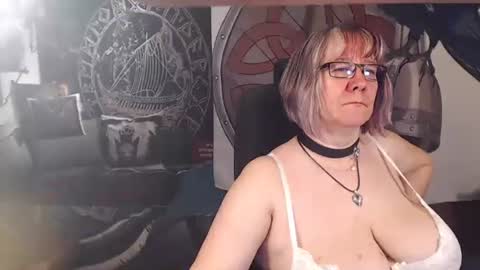 Snapshot of kleiner_teufel chatting on May 5, 2026, 6:27 pm Michelle online show from May 5, 2026, 6:27 pm