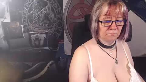Snapshot of kleiner_teufel chatting on May 14, 2026, 4:19 am Michelle online show from May 14, 2026, 4:19 am