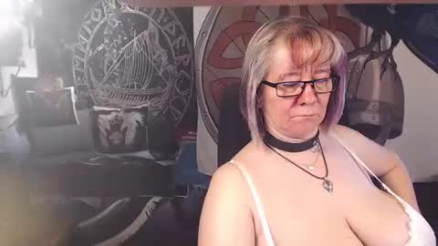 Snapshot of kleiner_teufel chatting on May 17, 2026, 4:25 pm Michelle online show from May 17, 2026, 4:25 pm
