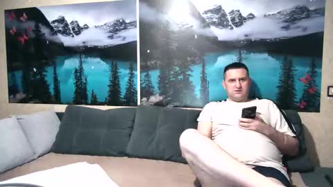 Kleosnow online show from October 1, 2025, 8:20 am