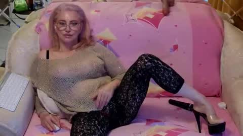 ALYONA online show from November 11, 2025, 2:00 am