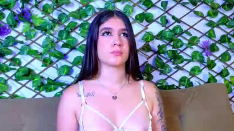 kloe_bella online show from October 4, 2025, 1:31 pm