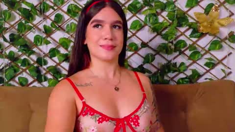 kloe_bella online show from November 13, 2025, 1:43 pm