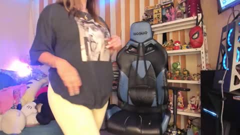 kloelamaravilla18 online show from December 23, 2025, 2:31 am